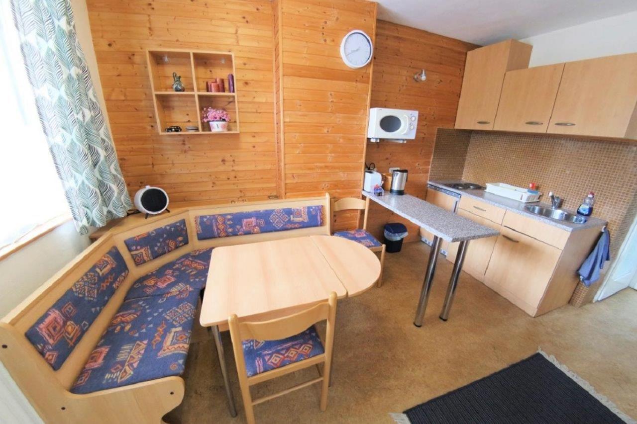 Haus Tapestry Hotel Noetsch Bagian luar foto