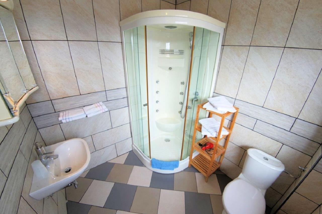 Haus Tapestry Hotel Noetsch Bagian luar foto