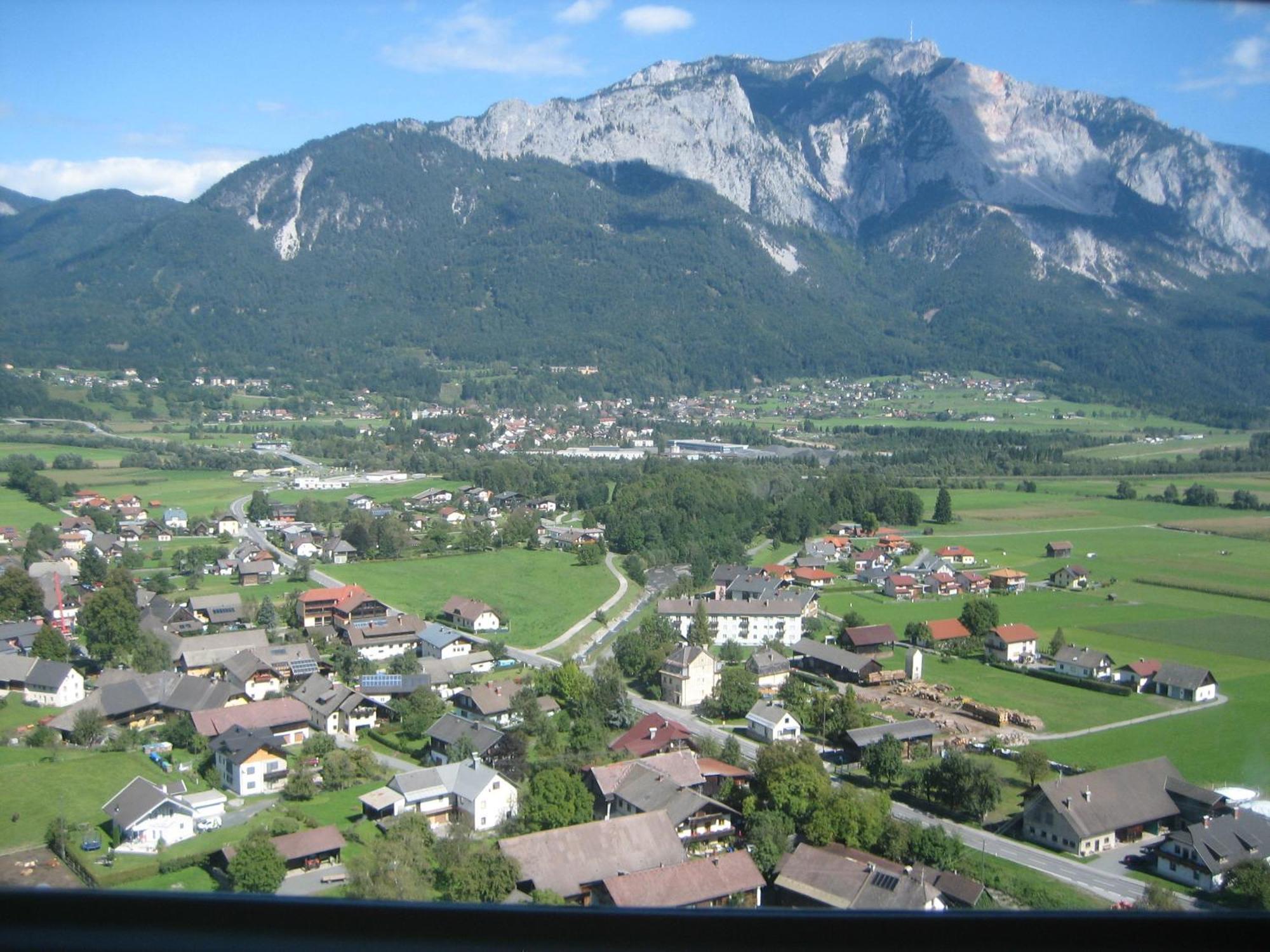 Haus Tapestry Hotel Noetsch Bagian luar foto